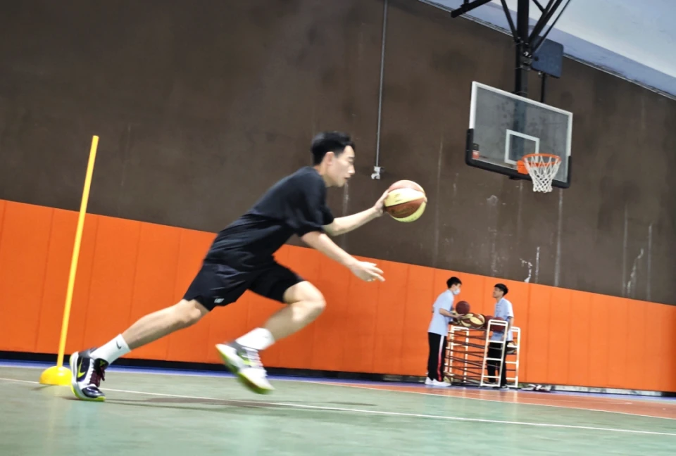 如何设计一份适合初学者的篮球爆发力训练方案?_1